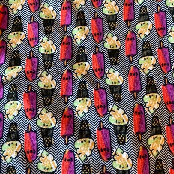 EUC LuLaRoe TC Leggings, b&w and ice cream cones! - Picture 2 of 3